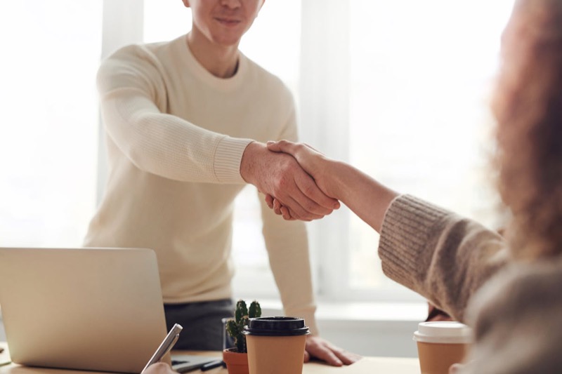 AI Summit Europe 2026 : les alliances entre Mistral, OpenAI et Google avec les agences IA régionales vont diviser par deux le coût d'entrée dans l'IA pour les PME françaises